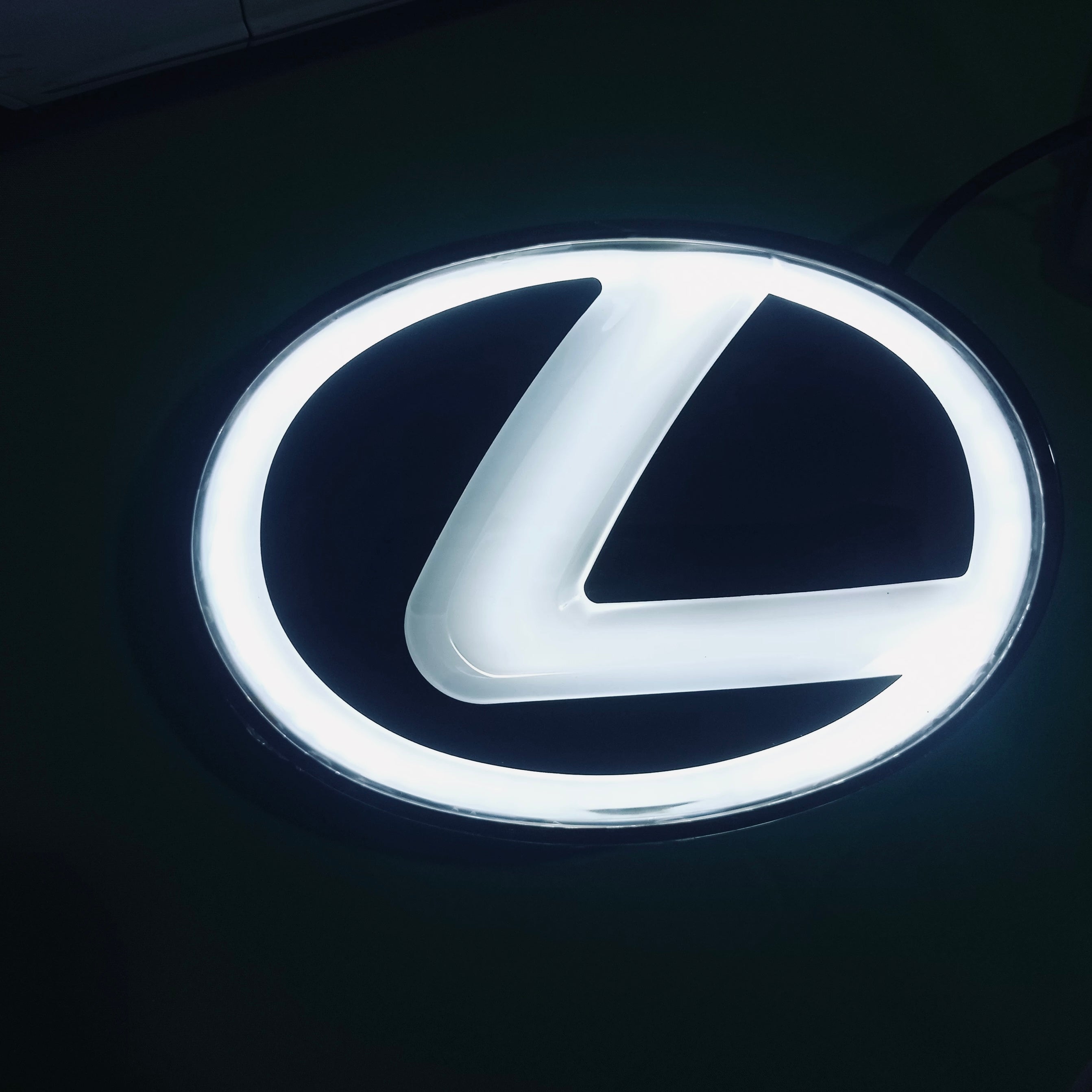 Lexus logo replacement